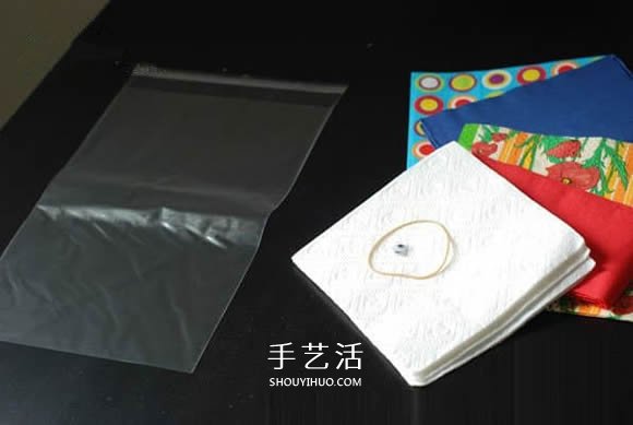 塑料袋简单手工制作小鱼装饰的教程 -  www.shouyihuo.com