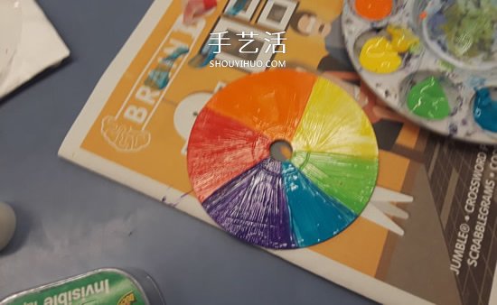 旧光盘手工制作彩虹陀螺玩具的教程 -  www.shouyihuo.com