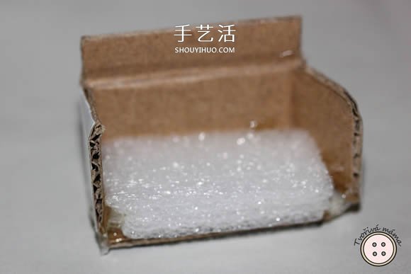 瓦楞纸板手工制作微型扶手椅图解教程 -  www.shouyihuo.com