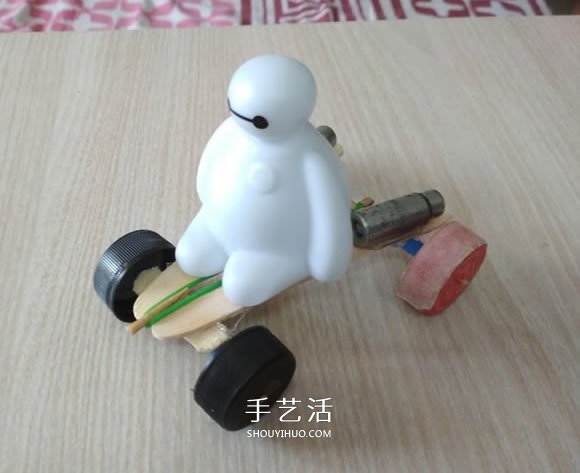 废物利用DIY橡皮筋动力回力车的方法 -  www.shouyihuo.com