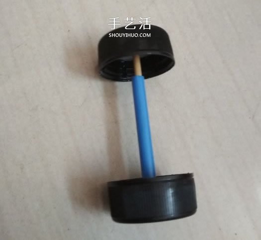 废物利用DIY橡皮筋动力回力车的方法 -  www.shouyihuo.com