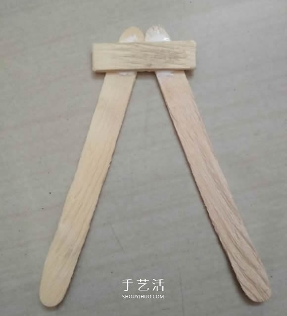 废物利用DIY橡皮筋动力回力车的方法 -  www.shouyihuo.com