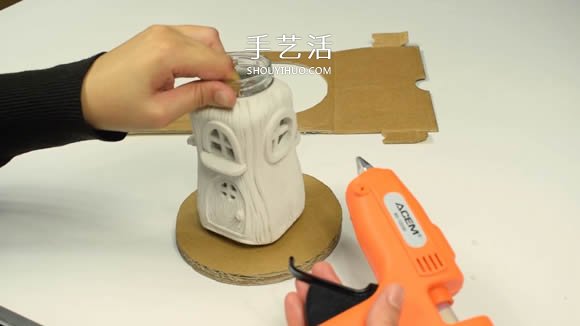 纸粘土和玻璃瓶手工制作童话小屋 -  www.shouyihuo.com