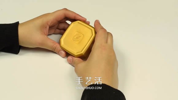 纸粘土和玻璃瓶手工制作童话小屋 -  www.shouyihuo.com