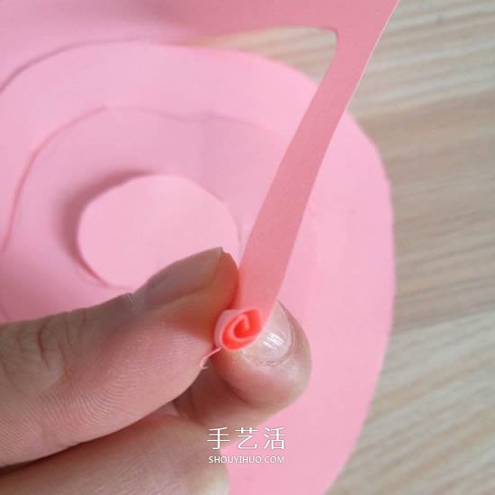 简单又漂亮纸玫瑰花的做法图解 -  www.shouyihuo.com