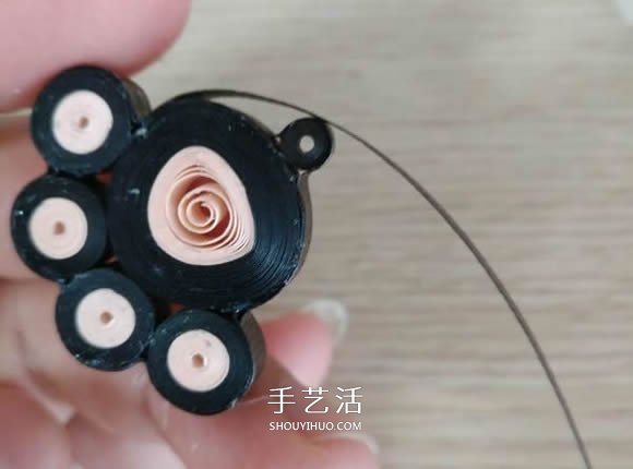 简单衍纸猫爪耳环的做法图解教程 -  www.shouyihuo.com