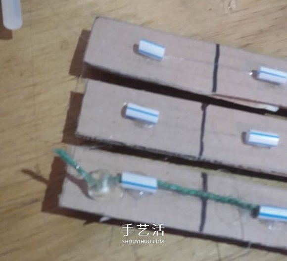 自制可以操控的纸板手的方法教程 -  www.shouyihuo.com