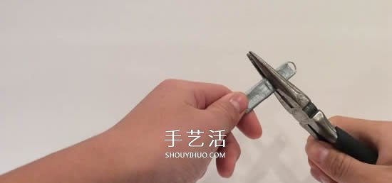 自制迷你回形针弓的方法图解教程 -  www.shouyihuo.com