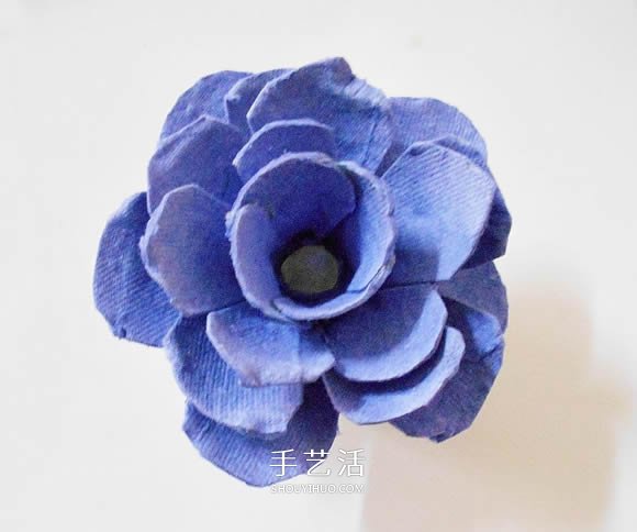 鸡蛋托手工制作玫瑰花灯的图解教程 -  www.shouyihuo.com