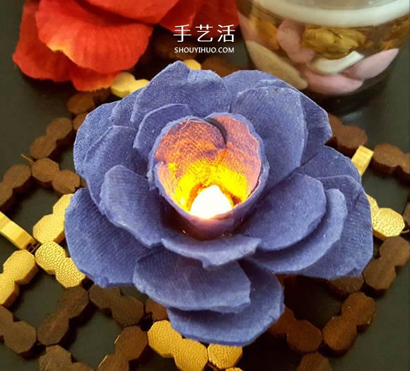 鸡蛋托手工制作玫瑰花灯的图解教程 -  www.shouyihuo.com
