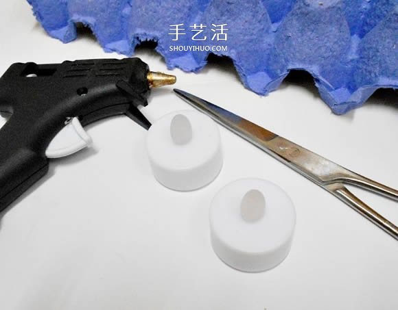鸡蛋托手工制作玫瑰花灯的图解教程 -  www.shouyihuo.com