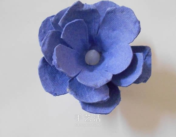 鸡蛋托手工制作玫瑰花灯的图解教程 -  www.shouyihuo.com