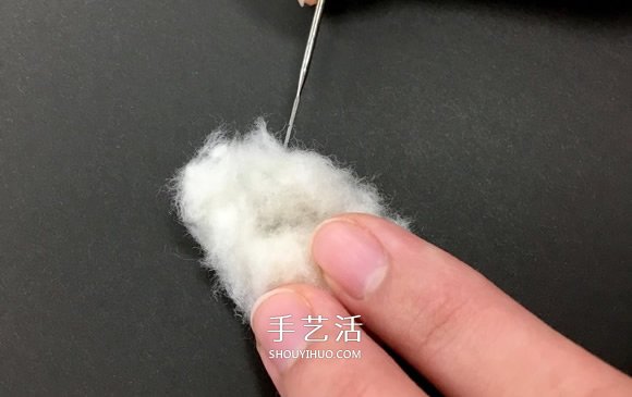 自制毛线球动物胸针的方法教程 -  www.shouyihuo.com