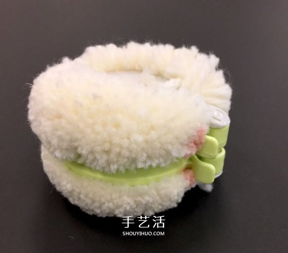 自制毛线球动物胸针的方法教程 -  www.shouyihuo.com