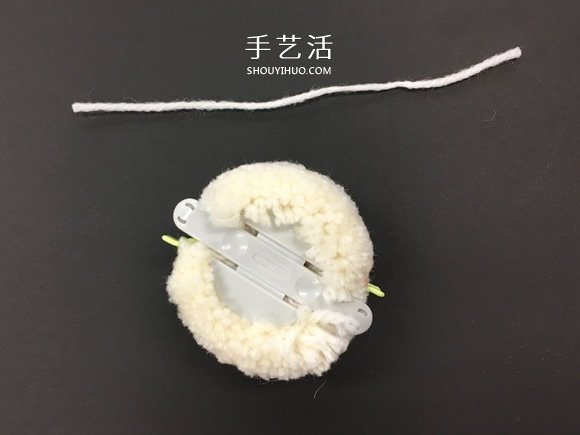 自制毛线球动物胸针的方法教程 -  www.shouyihuo.com
