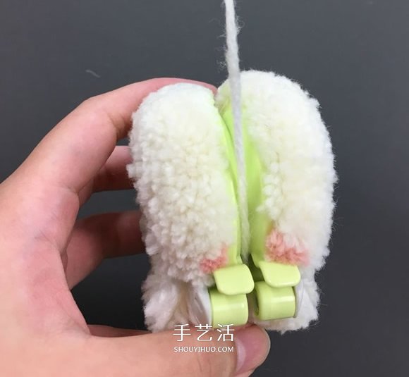 自制毛线球动物胸针的方法教程 -  www.shouyihuo.com