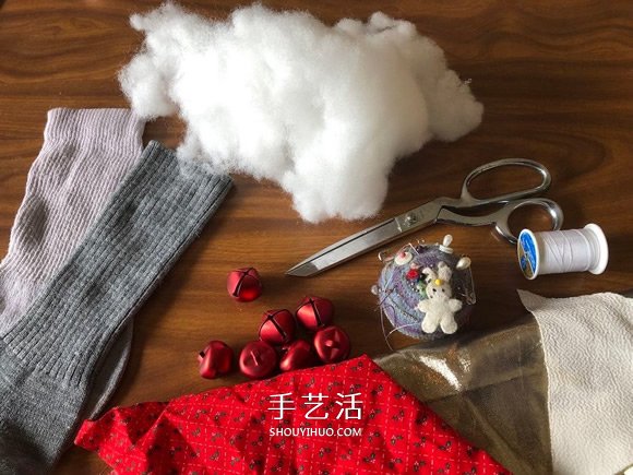 袜子手工制作圣诞小矮人图解教程 -  www.shouyihuo.com