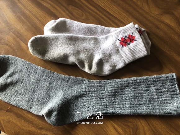袜子手工制作圣诞小矮人图解教程 -  www.shouyihuo.com