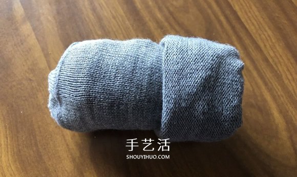 袜子手工制作圣诞小矮人图解教程 -  www.shouyihuo.com