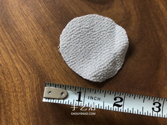 袜子手工制作圣诞小矮人图解教程 -  www.shouyihuo.com
