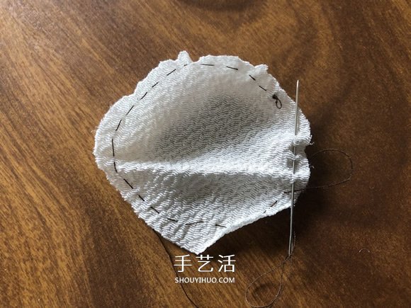 袜子手工制作圣诞小矮人图解教程 -  www.shouyihuo.com