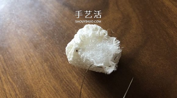 袜子手工制作圣诞小矮人图解教程 -  www.shouyihuo.com