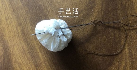 袜子手工制作圣诞小矮人图解教程 -  www.shouyihuo.com