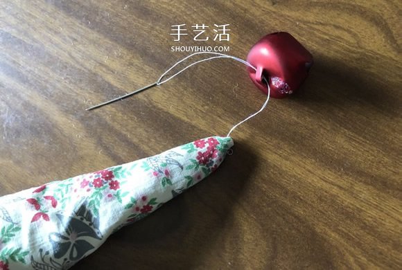 袜子手工制作圣诞小矮人图解教程 -  www.shouyihuo.com