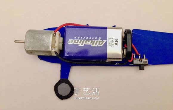 DIY电动空中旋转飞机玩具的方法 -  www.shouyihuo.com