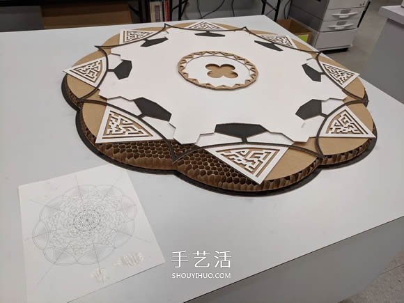 精美的曼荼罗墙 国外网友带着儿子做了一个！ -  www.shouyihuo.com