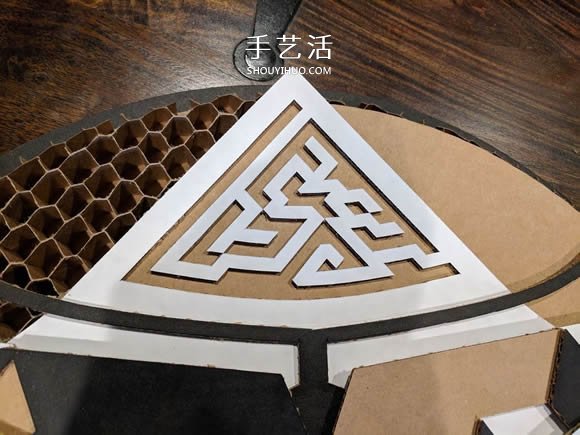 精美的曼荼罗墙 国外网友带着儿子做了一个！ -  www.shouyihuo.com