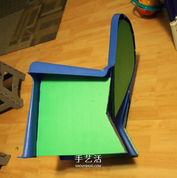统治维斯特洛斯！用塑料椅给宝宝做铁王座 -  www.shouyihuo.com