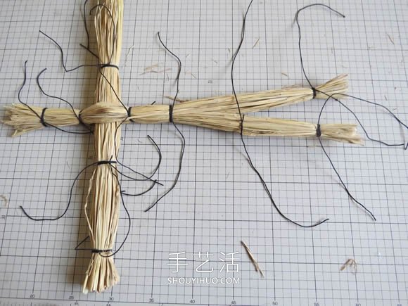 幼儿园稻草人手工制作方法步骤教程 -  www.shouyihuo.com