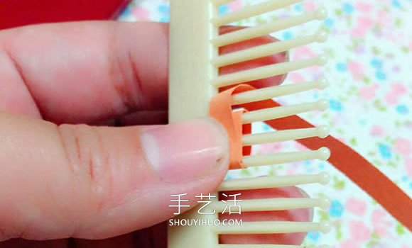 用梳子也能做！简单可爱衍纸五瓣花手工制作 -  www.shouyihuo.com