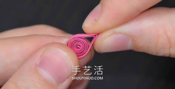给新妈妈的礼物！衍纸宝宝脚印手工制作教程 -  www.shouyihuo.com