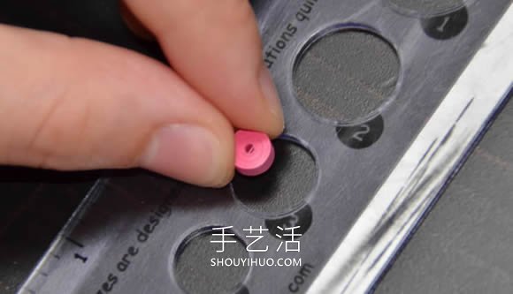 给新妈妈的礼物！衍纸宝宝脚印手工制作教程 -  www.shouyihuo.com