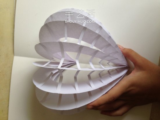 卡纸手工制作立体心形卡片的做法图解 -  www.shouyihuo.com
