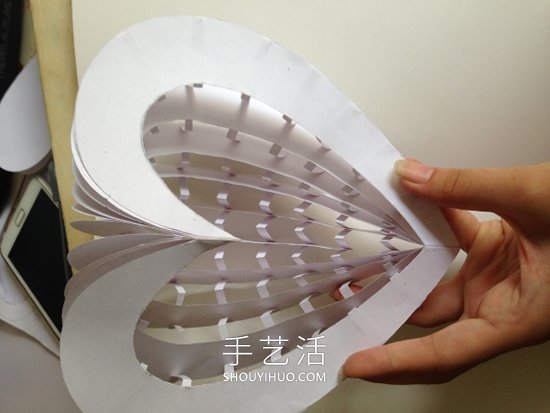 卡纸手工制作立体心形卡片的做法图解 -  www.shouyihuo.com