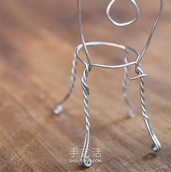 瓶盖废物利用 DIY制作迷你椅子的教程 -  www.shouyihuo.com