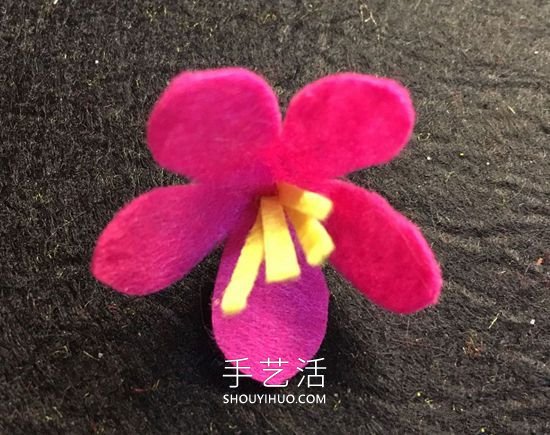 美丽夺目！不织布手工制作花朵头花的方法 -  www.shouyihuo.com