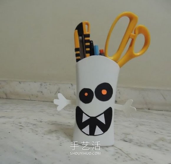 洗发水瓶废物利用 手工制作万圣节怪物笔筒 -  www.shouyihuo.com