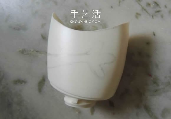 洗发水瓶废物利用 手工制作万圣节怪物笔筒 -  www.shouyihuo.com