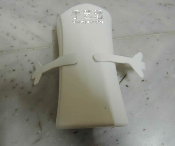 洗发水瓶废物利用 手工制作万圣节怪物笔筒 -  www.shouyihuo.com