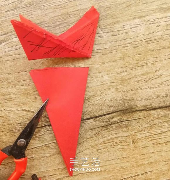 中国传统新年团花的剪纸方法步骤图解 -  www.shouyihuo.com
