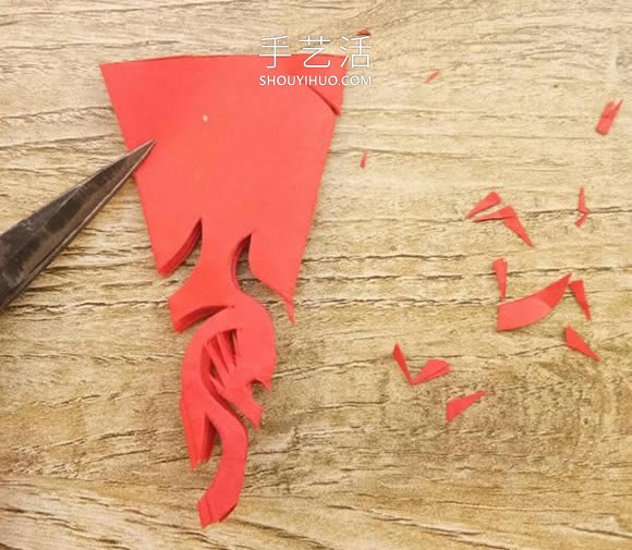 中国传统新年团花的剪纸方法步骤图解 -  www.shouyihuo.com