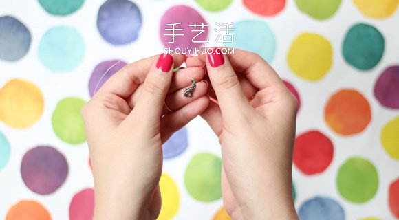 DIY可爱小清新串珠项链的方法图解教程 -  www.shouyihuo.com