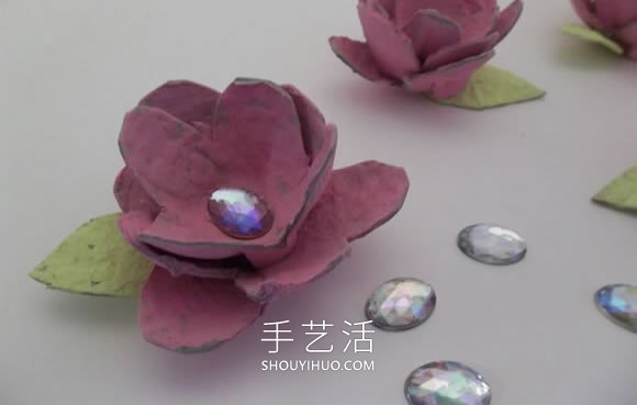 鸡蛋保护托废物利用 手工制作花朵的做法 -  www.shouyihuo.com