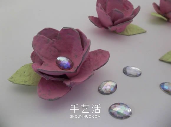 鸡蛋保护托废物利用 手工制作花朵的做法 -  www.shouyihuo.com