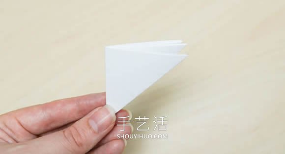 VHS磁带手工制作漂亮玫瑰花的做法图解教程 -  www.shouyihuo.com