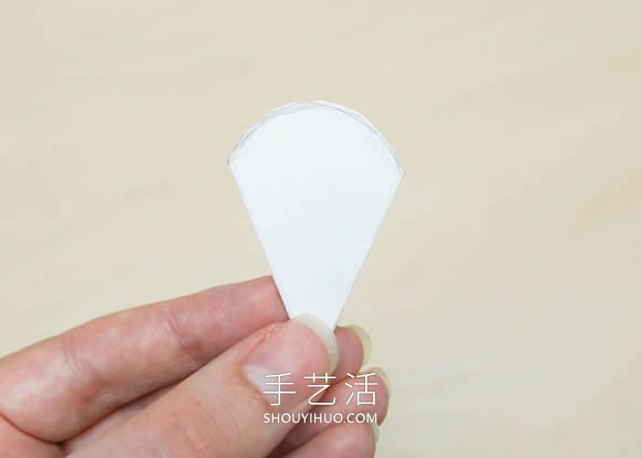 VHS磁带手工制作漂亮玫瑰花的做法图解教程 -  www.shouyihuo.com